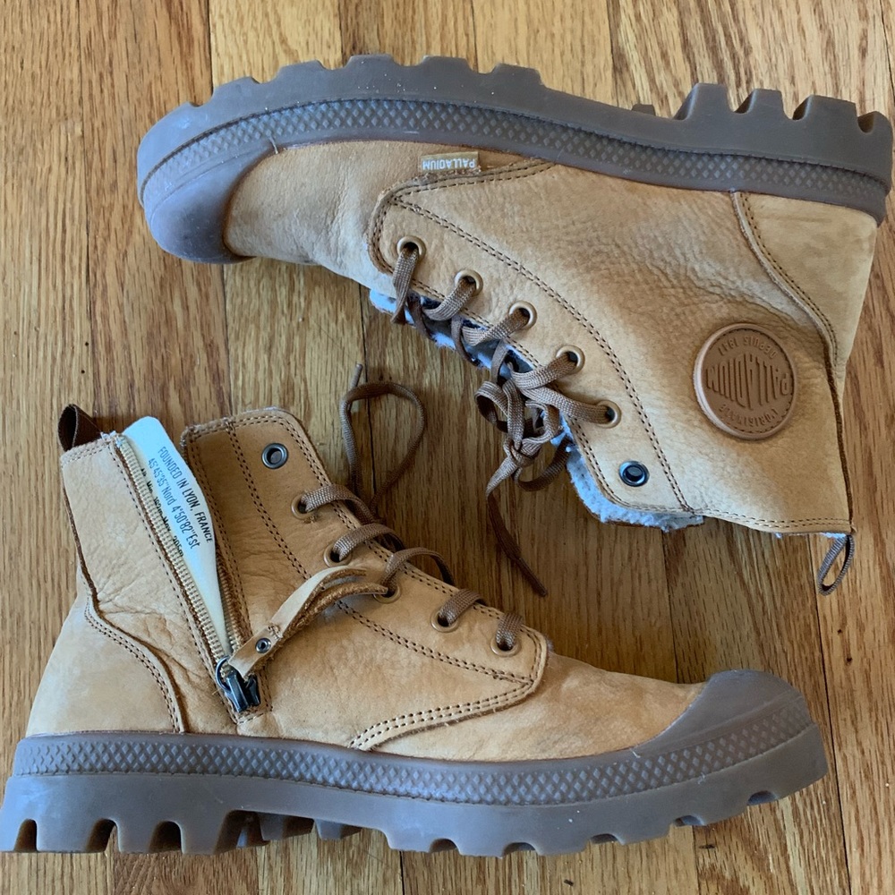 Women’s 9 Palladium Fur Boot